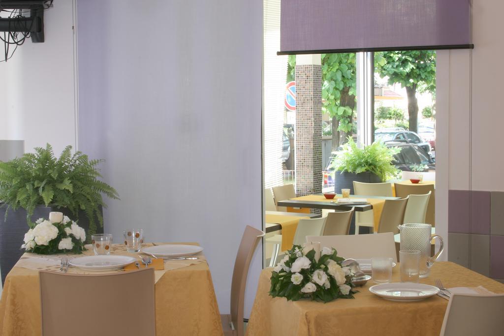 Hotel Villa Rossi Bellaria-Igea Marina Bagian luar foto